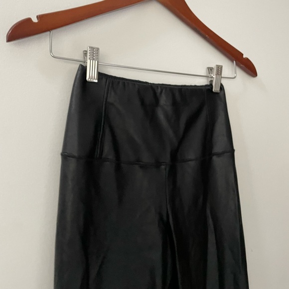 Wilfred Free Daria Leggings Black Faux Leather - Picture 3 of 9